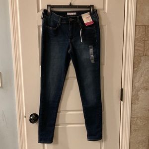 SO Ultimate Jegging, NWT